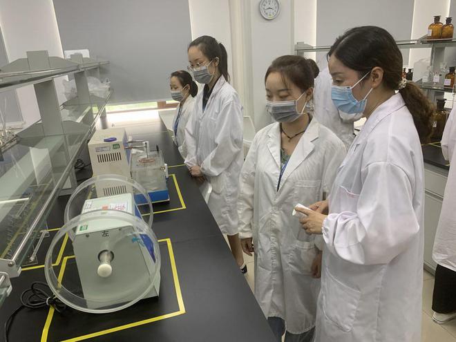 新征程奋进者|从基层实验员到药企掌舵人,她与企业同发展