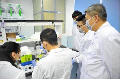 我校首间集教学、科研、临床应用“三位一体”医学研究与试验发展实验室正式投入使用